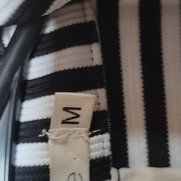 Have size medium blazer - Picture 2 of 5